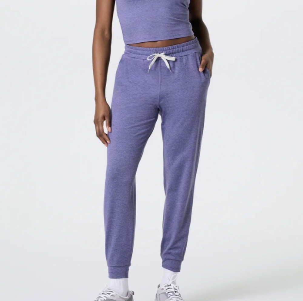 Vuori Women's Performance Jogger - Picture 4 of 4